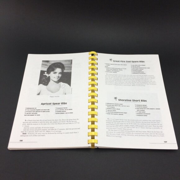 Vintage Mary Ann's Gilligan's Island Cookbook by Dawn Wells Spiral Bound TV Show - Picture 13 of 16